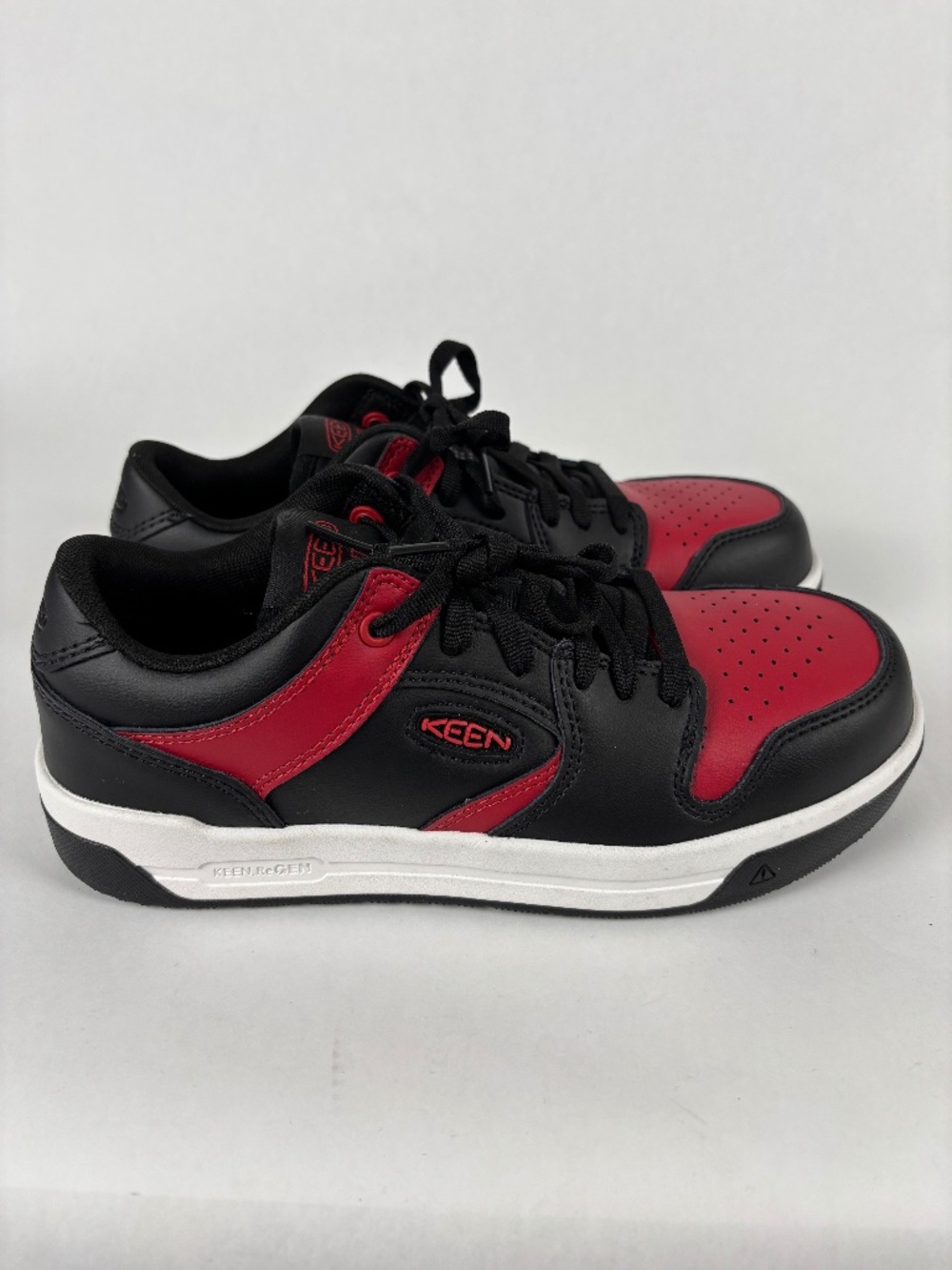 Keen Working Shoes, Oil/Slip Resistant, Carbon-Toe, Black/Red, Men's Size 8